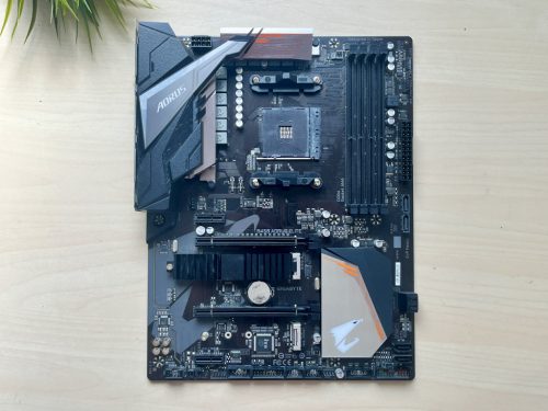 GIGABYTE B450 AORUS ELITE Alaplap